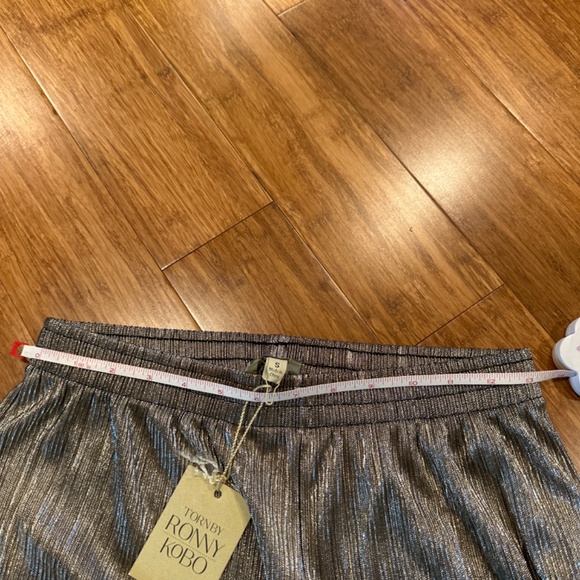 🤎🆕 Torn by Ronny Kobo Wide Leg Gold Pants🤎 - Picture 6 of 6